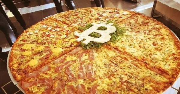 The 2 most expensive pizzas in history: spent 10,000 Bitcoins, today worth $360 million
